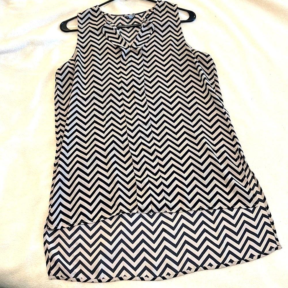 Black and Tan Chevron Sleeveless Blouse size M